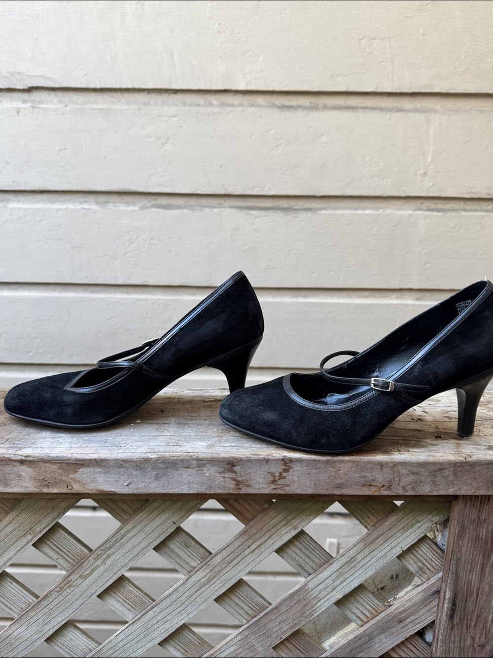 Vintage Rockport, Black Suede Comfort , Mary Jane Pumps. 3” Heel. Size 9M.